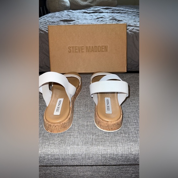 Steve Madden Gladi Sandal - Box Included - Picture 4 of 9